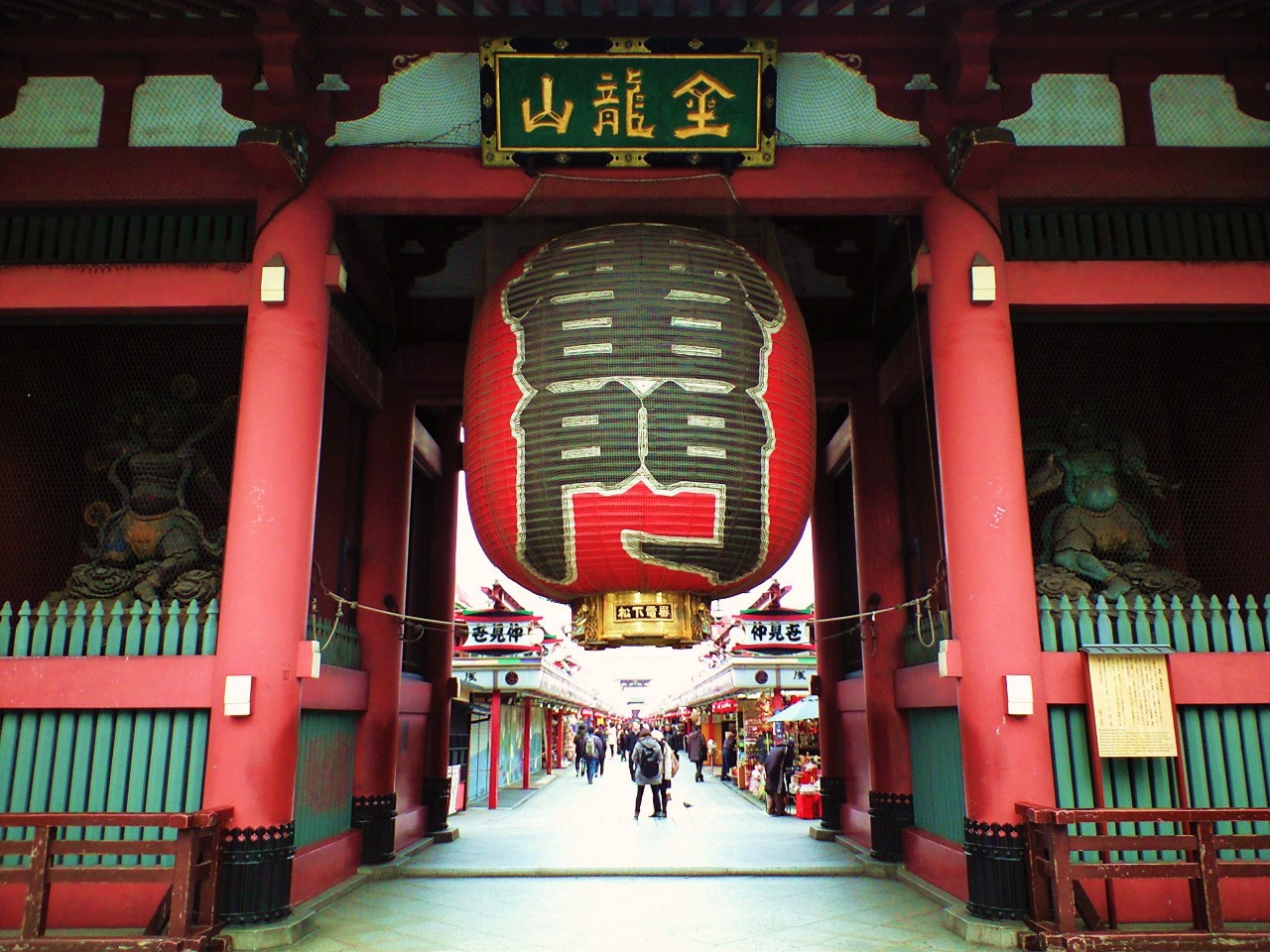 The entrance of Asakusa Sensoji, Kaminarimon Gate