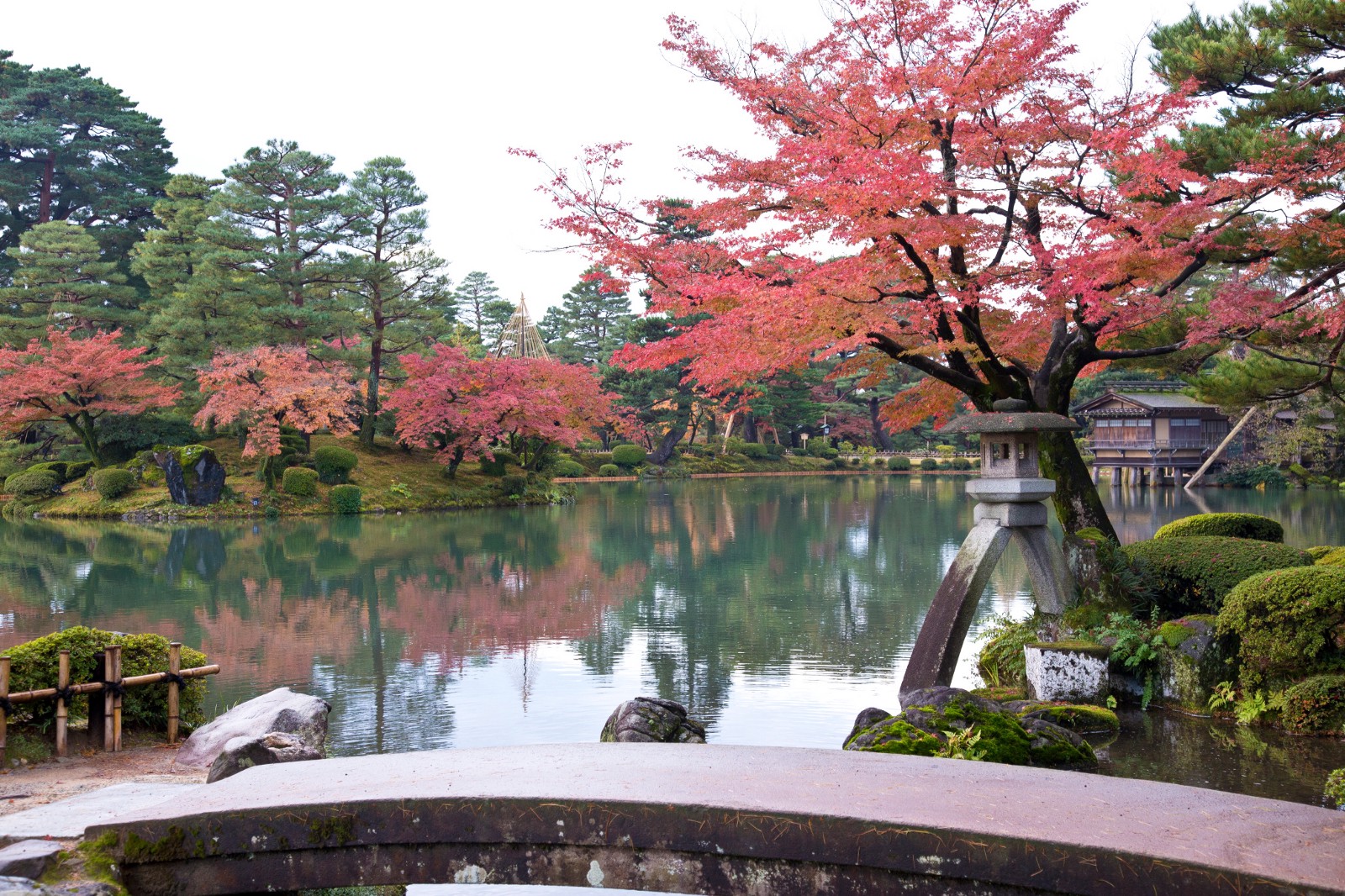 Kenrokuen Garden in autumn