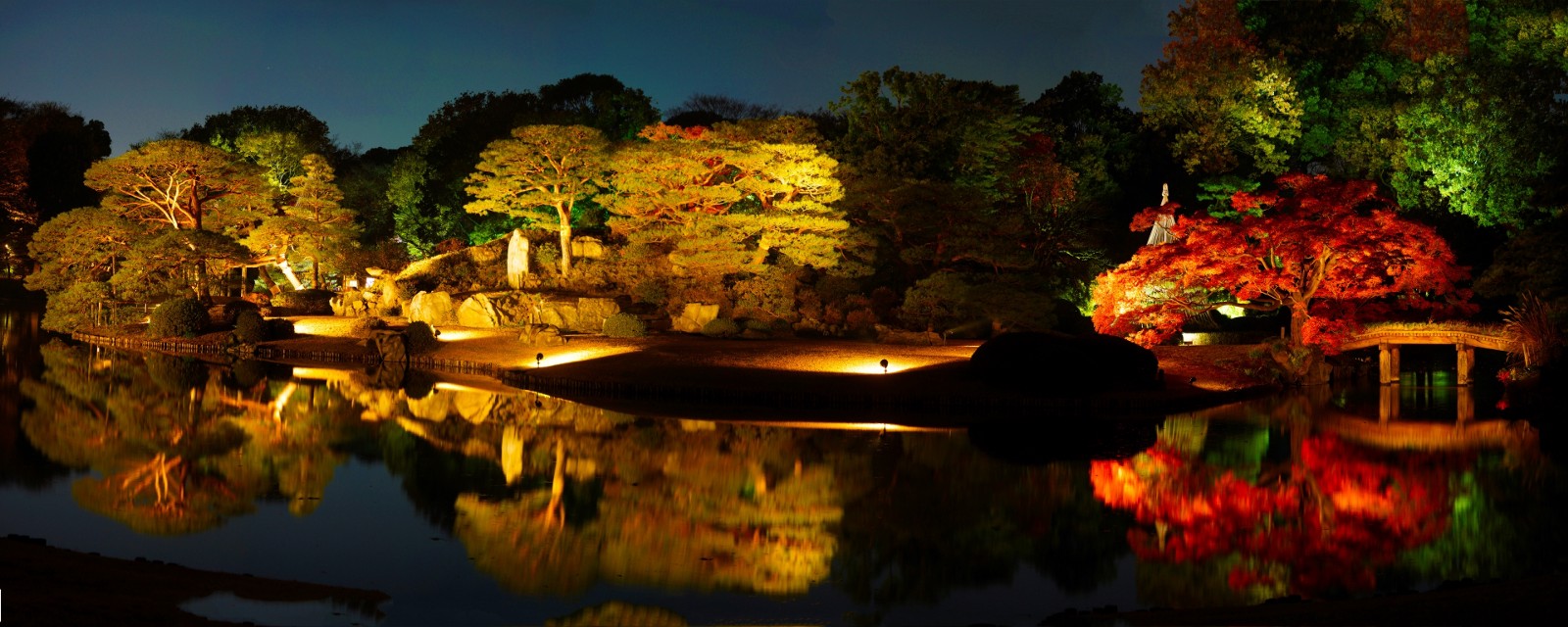 The popular light-up event at Rikugien Garden in autumn