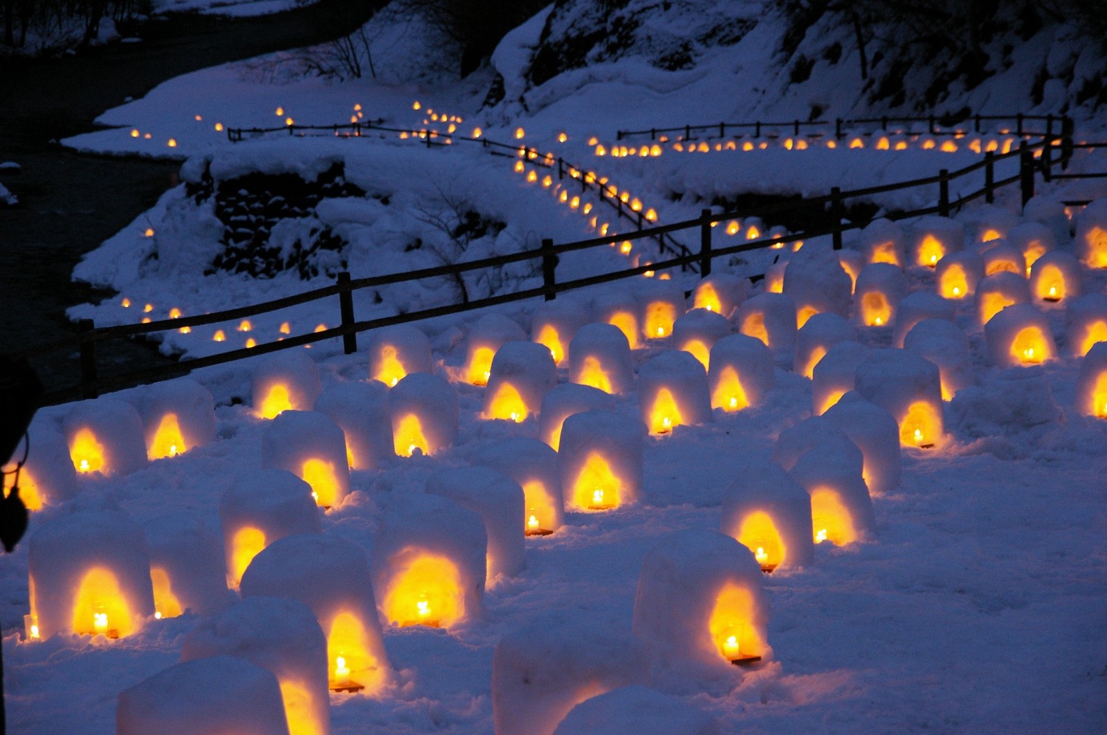 The row of small Kamakura in Yunishigawa Onsen