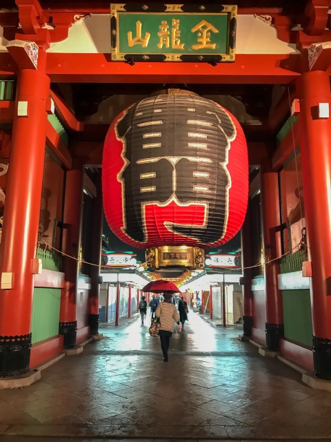 The massive lantern at Kaminarimon Gate, Asakusa