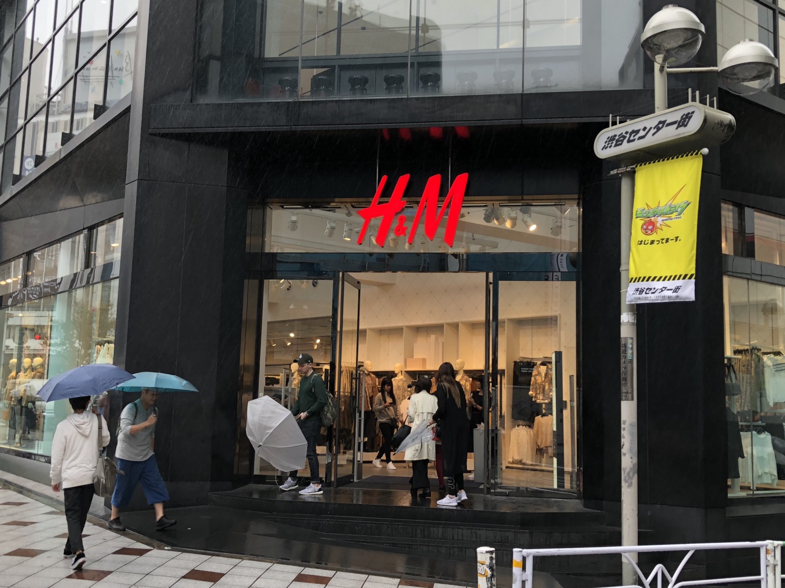 The leading fast fashion retailer, H&M's Shibuya branch