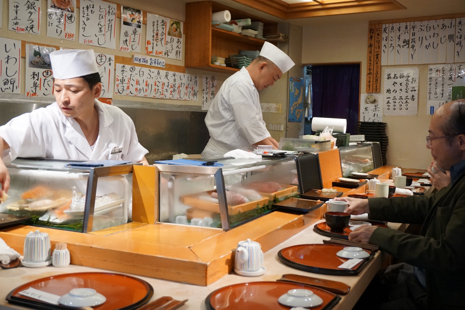 The counter table at Sushi Dai, Tsukiji