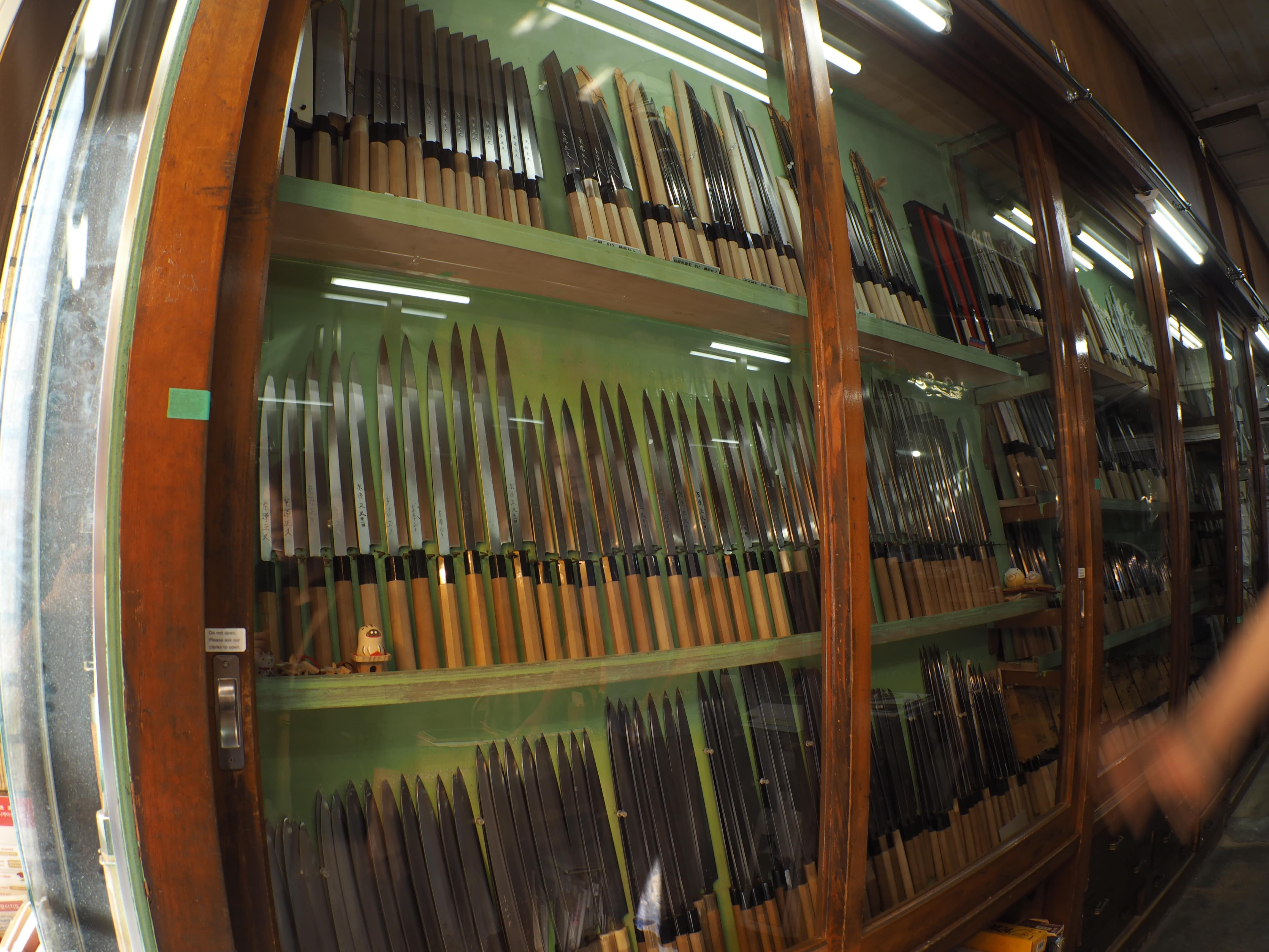 knife store in Tsukiji