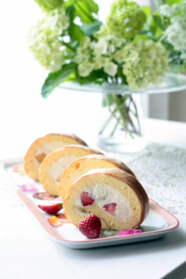 Fruits roll cake