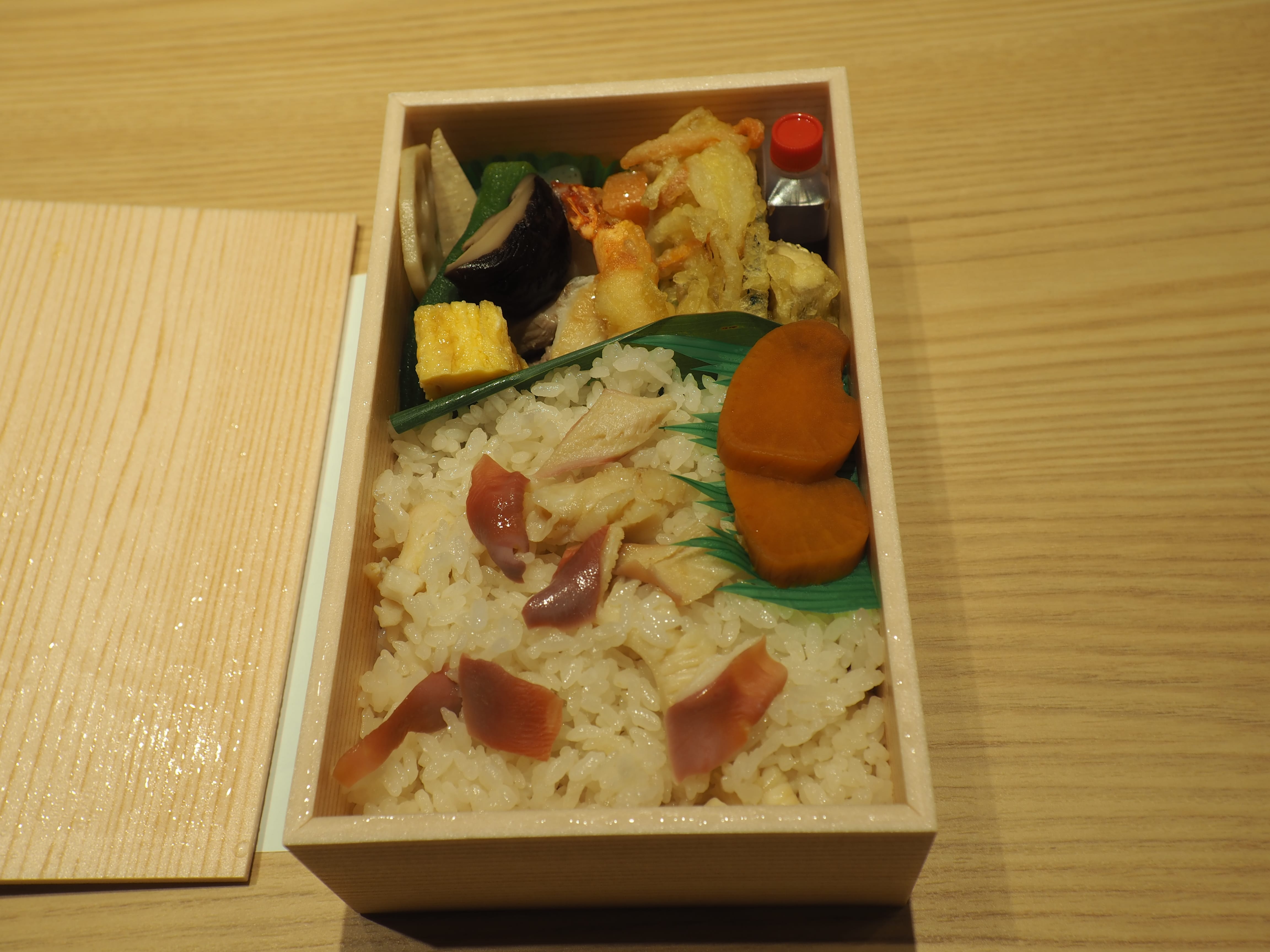 Hotel Raffine bento box