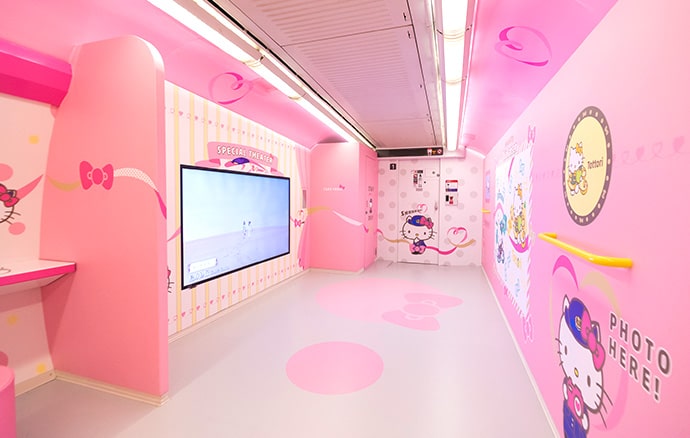 Hello Kitty Shinkansen