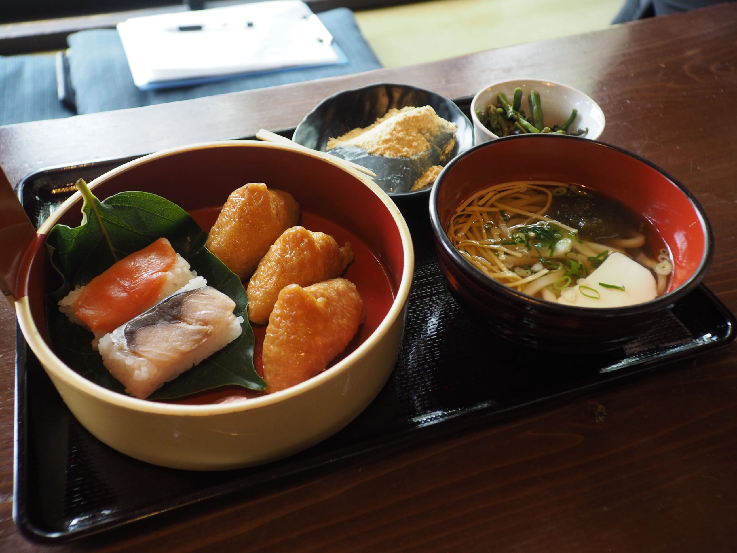 Kakinohazushi udon set