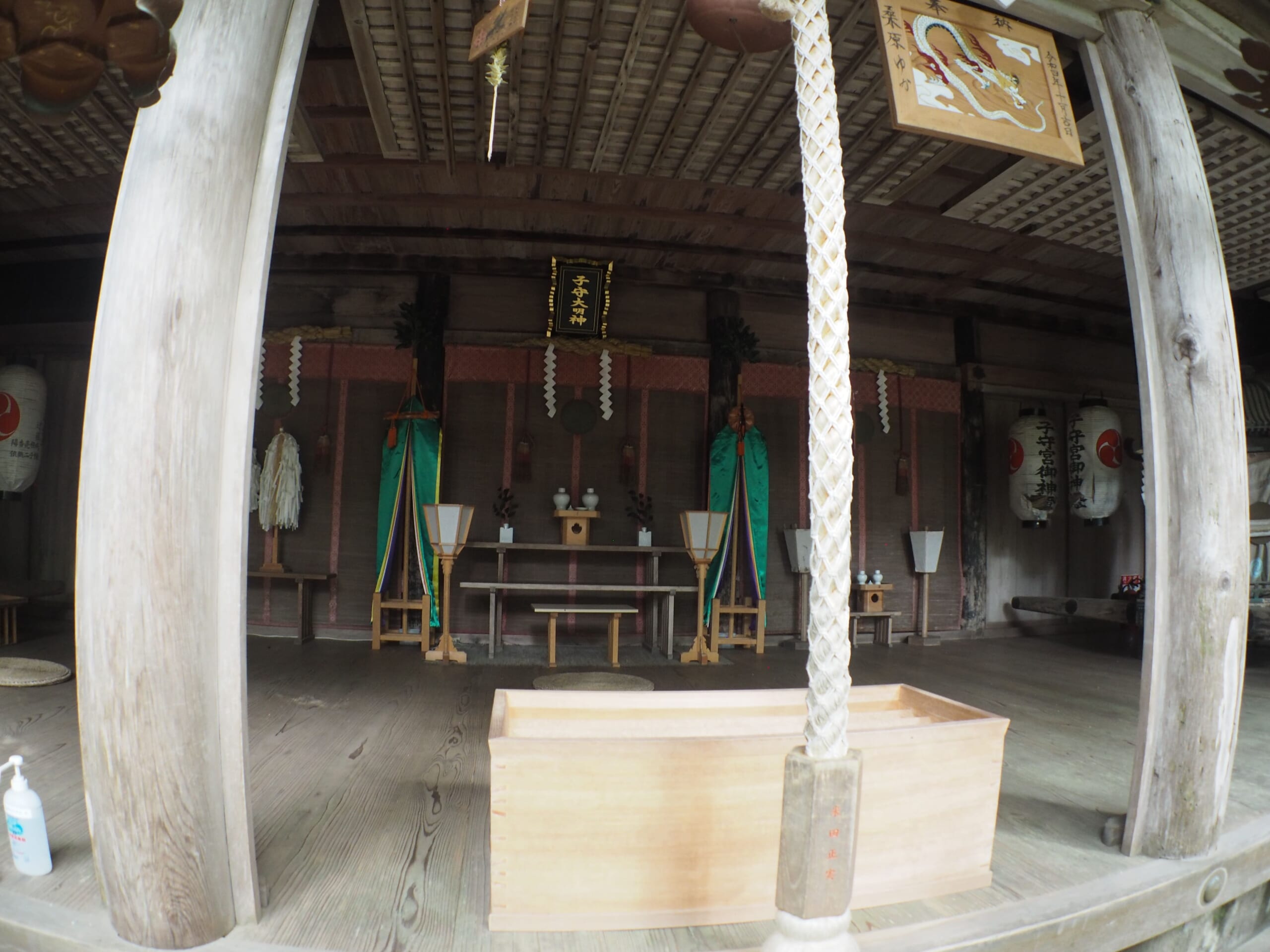 Mikumari Jinja inside omairi